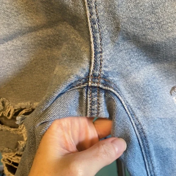 American Eagle Outfitters Distressed Mom Jean Size 4 EUC - Picture 3 of 8